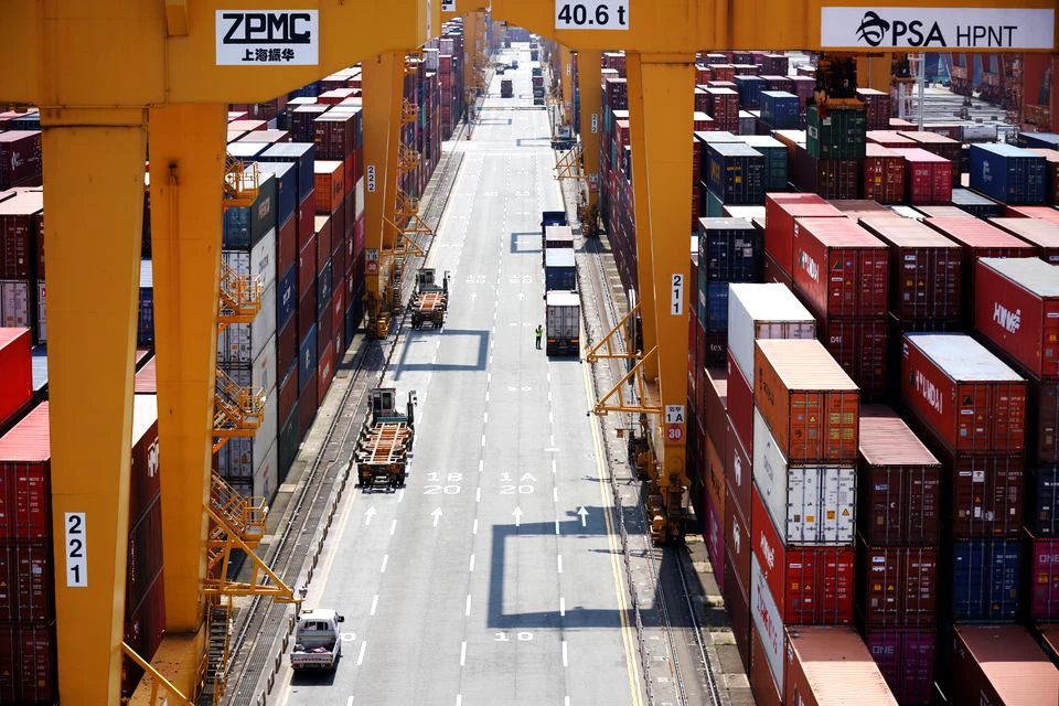 Các container hàng hóa tập kết tại cảng Busan, Hàn Quốc. Ảnh: REUTERS