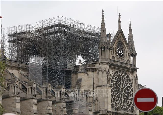 Nhà thờ Đức Bà ở Paris bị phá hủy một phần sau vụ hỏa hoạn ngày 16-4-2019. Ảnh: TTXVN