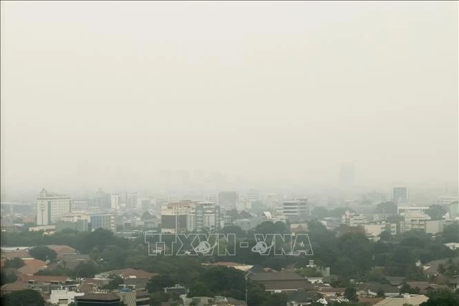 Không khí ô nhiễm bao trùm thủ đô Jakarta, Indonesia. Ảnh tư liệu: TTXVN