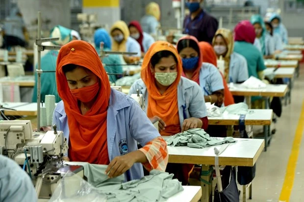 Công nhân tại một nhà máy may mặc ở Ấn Độ. Ảnh: THX