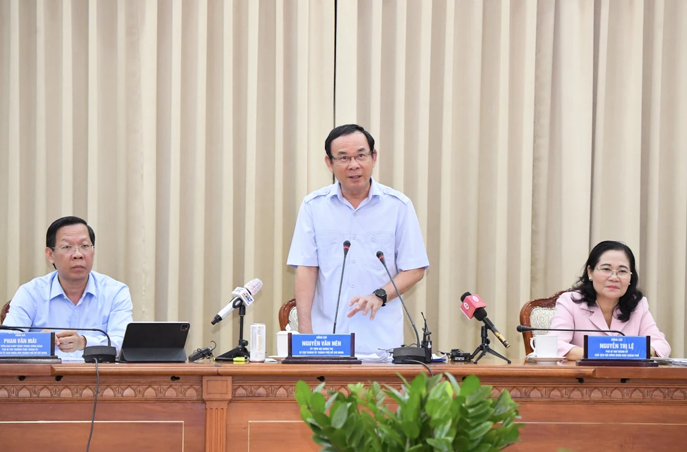 Bí thư Thành ủy TPHCM Nguyễn Văn Nên đánh giá kinh tế TPHCM phục hồi nhanh, khá đồng bộ và toàn diện. Ảnh VIỆT DŨNG