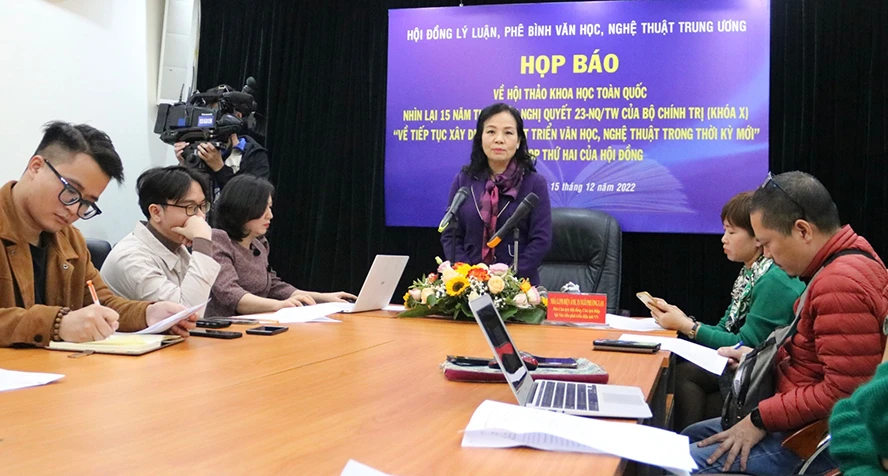 TS Ngô Phương Lan, Phó Chủ tịch Chuyên trách Hội đồng, phát biểu tại hội thảo. Ảnh: Báo Hà Nội Mới