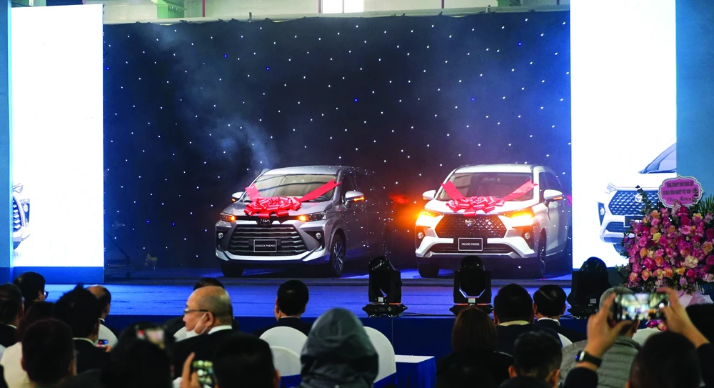 Toyota Việt Nam chính thức xuất xưởng mẫu xe Veloz Cross và Avanza Premio