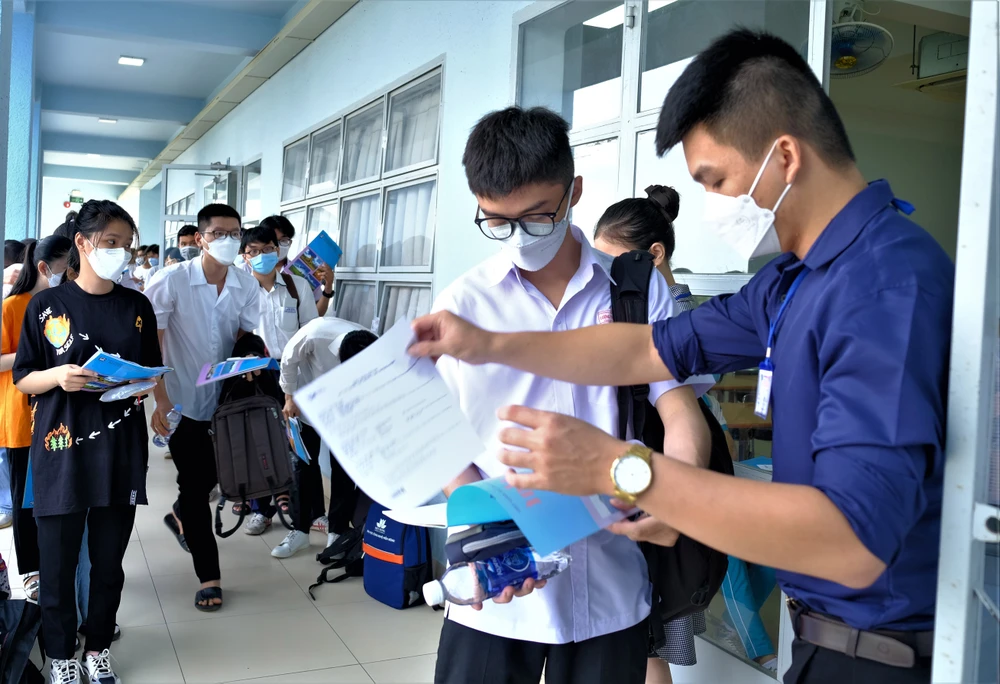 Thí sinh tham gia kỳ thi đánh giá năng lực do Đại học Quốc gia TPHCM tổ chức tháng 5-2022 tại Đồng Nai