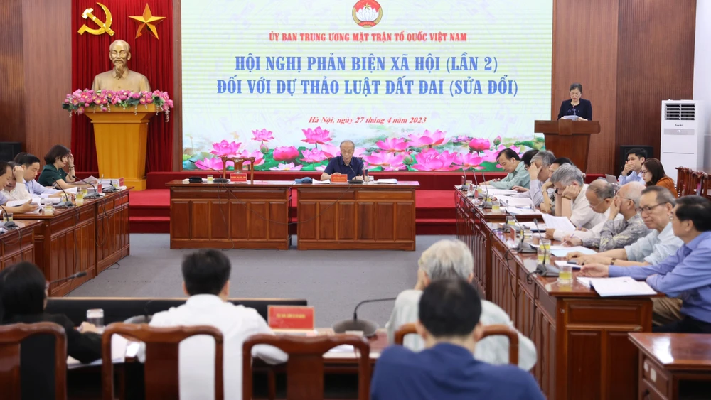 Ủy ban Trung ương MTTQ Việt Nam phản biện xã hội (lần 2) dự thảo Luật Đất đai (sửa đổi). Ảnh: VIẾT CHUNG