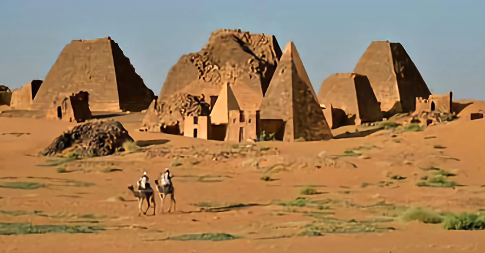 Một trong nhiều kim tự tháp ở Sudan