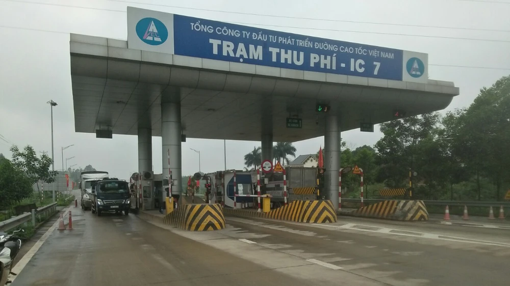 Trạm thu phí trên cao tốc Nội Bài - Lào Cai