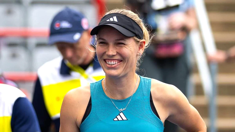 Wozniacki nở nụ cười khi trở lại