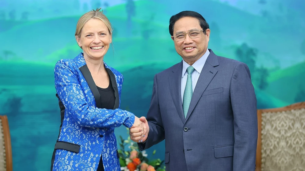 Thủ tướng Phạm Minh Chính tiếp bà Susan Pointer, Phó Chủ tịch Tập đoàn Amazon. Ảnh: TTXVN
