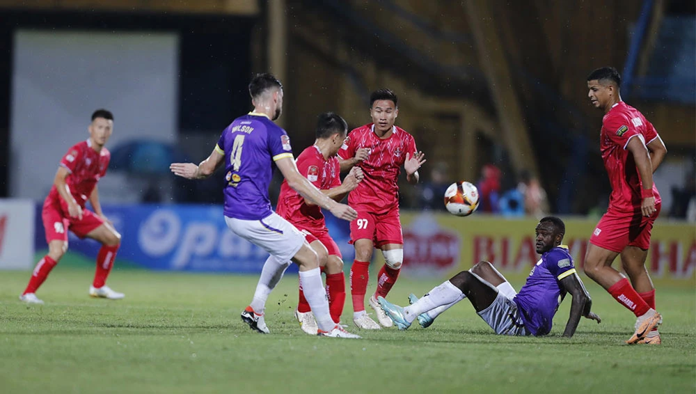 Hà Nội FC trong trận thua 3-5 trước Hải Phòng