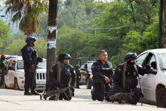 Cảnh sát triển khai tại nhà tù ở TP Ciudad Victoria. Ảnh: REUTERS