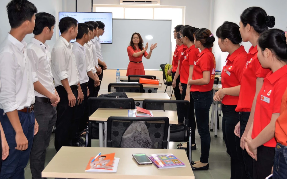 Sinh viên đang học văn hóa giao tiếp tại Trung tâm LKIC