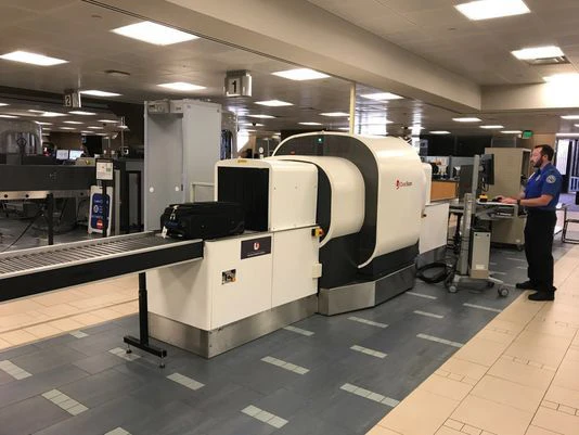 Máy quét CT mới soi chiếu hành lý xách tay đang được thử nghiệm tại sân bay quốc tế Phoenix Sky Harbor ở bang Arizona, Mỹ. Ảnh: AMERICAN AIRLINES