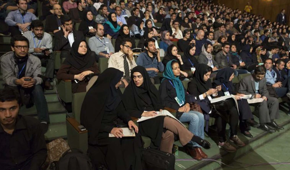 Iran cấm giáo viên xấu xí 