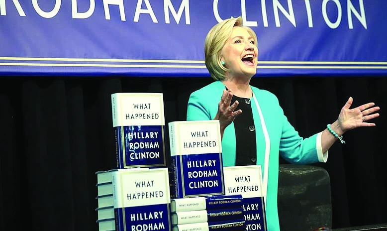 Sách mới của bà Clinton bán chạy