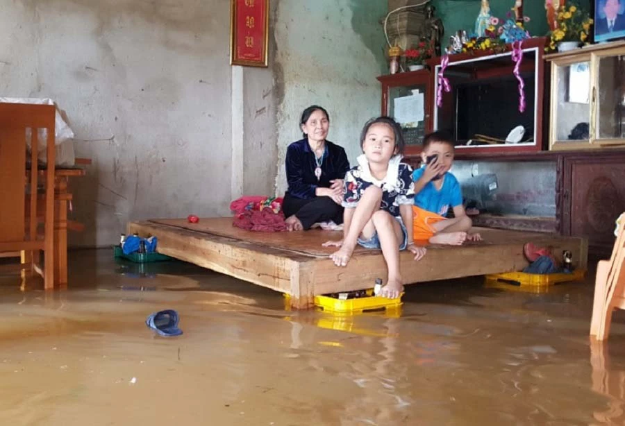 Mưa gây ngập nhà dân xã Tế Nông, huyện Nông Cống