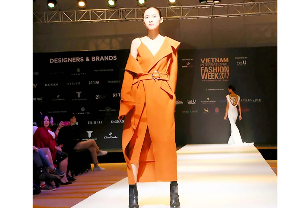 Các mẫu thiết kế sẽ trình diễn trong Tuần lễ Thời trang quốc tế Việt Nam Thu Đông 2017