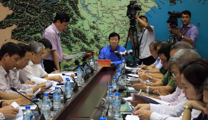 Phó Thủ tướng Chính phủ Trịnh Đình Dũng đã chủ trì phiên họp trực tuyến với các địa phương sau bão số 2.