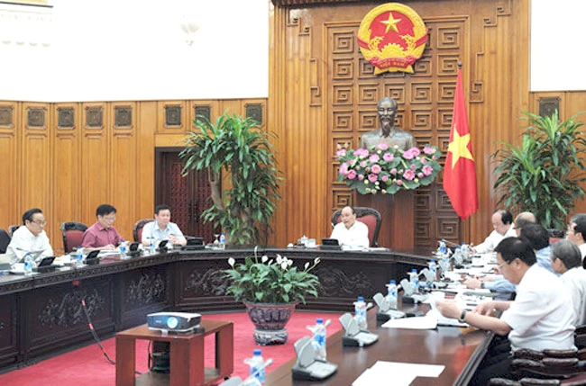 Thủ tướng Nguyễn Xuân Phúc làm việc với Tổ Tư vấn kinh tế mới được thành lập. 