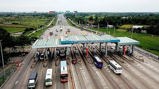 Trạm thu phí cao tốc TPHCM - Trung Lương.