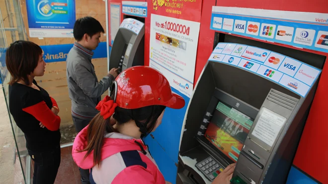 Đảm bảo hệ thống ATM hoạt động thông suốt dịp tết
