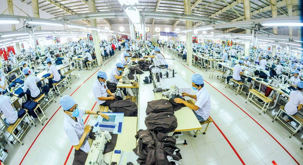 The textile and garment industry will benefit from EVFTA, but whether Vietnam's economy benefits from EVFTA or not depending on specific solutions. Photo: LONG THANH