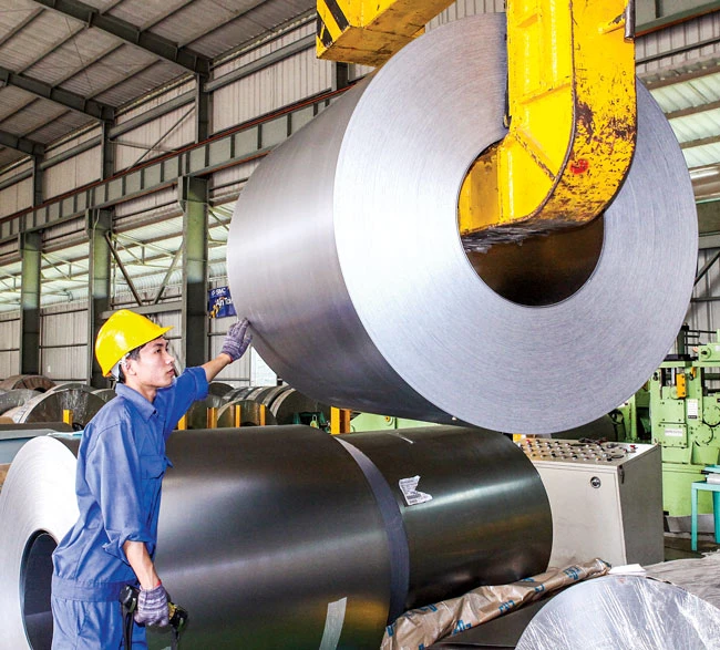 The steel industry is a typical victim of anti-dumping duty in major markets such as the US, Canada, the EU, even with partners who have signed FTAs with Vietnam. Photo: LONG THANH