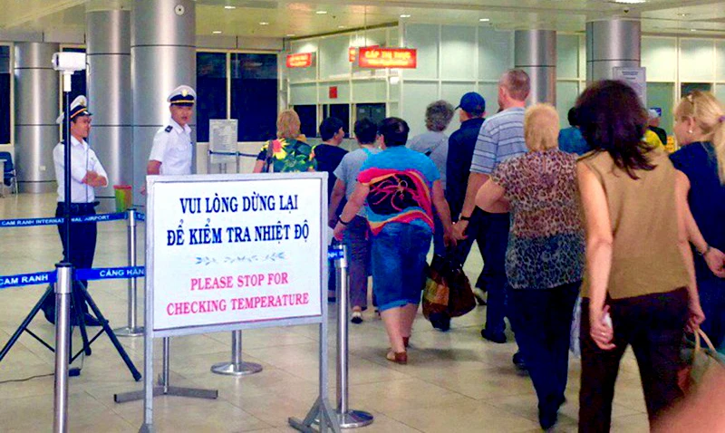 Tạm dừng nhập cảnh Việt Nam đối với người đến từ hoặc đi qua vùng có dịch