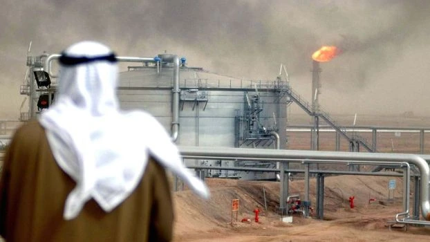 Saudi Arabia lún sâu vào cuộc chiến giá dầu
