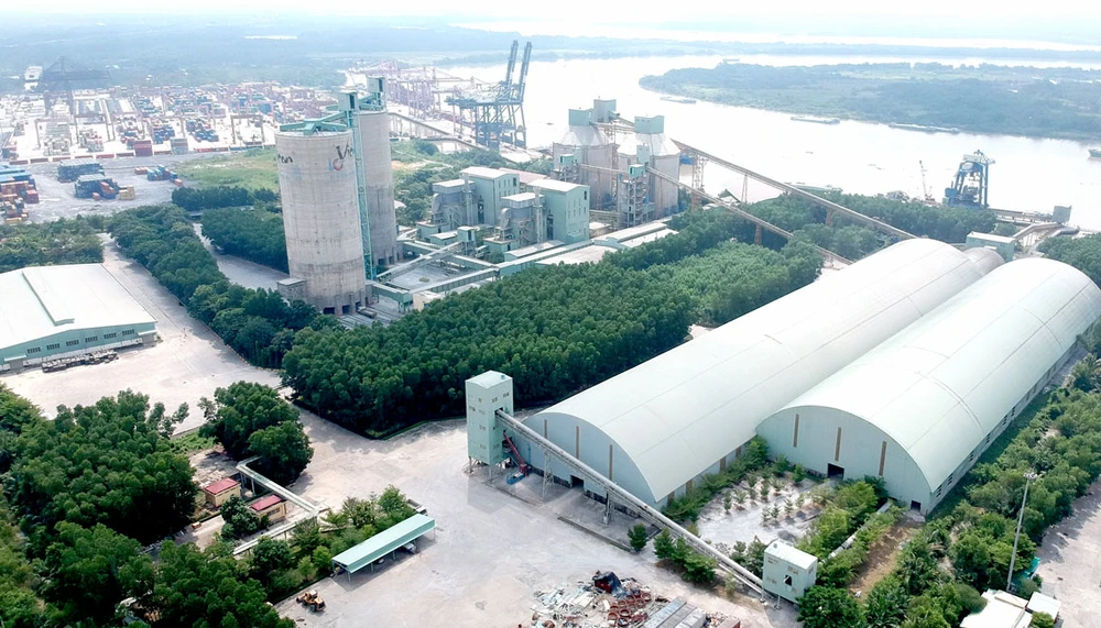 Nhà máy xi măng Hà Tiên tại quận 9, TPHCM. Ảnh: CAO THĂNG
