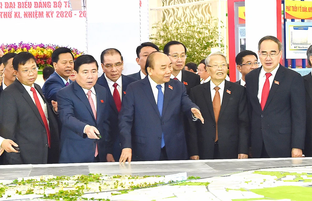Thủ tướng Nguyễn Xuân Phúc: Xây dựng TPHCM thành đại đô thị thông minh, đẳng cấp quốc tế