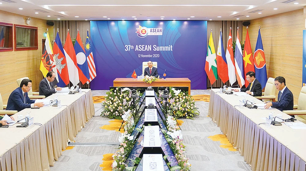 Thủ tướng Nguyễn Xuân Phúc phát biểu tại hội nghị Ảnh: QUANG PHÚC