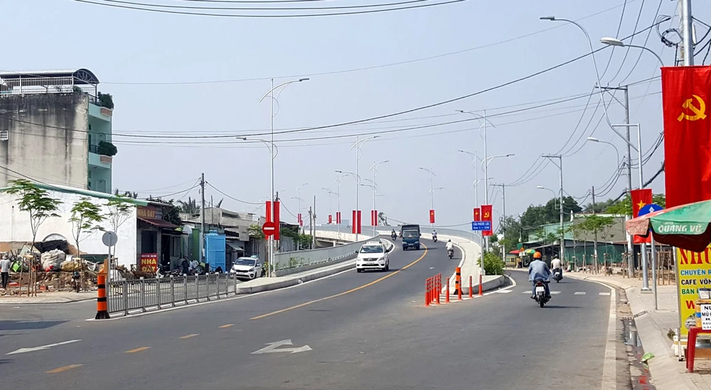 Cầu Phước Lộc nối 2 xã Phước Lộc - Phước Kiển của huyện Nhà Bè vừa thông xe ngày 7-1