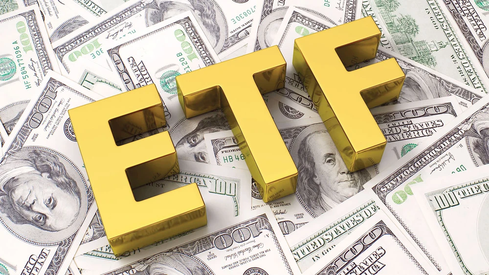 Nhiều NĐT đã chuyển hướng đầu tư vào các chứng chỉ quỹ (CCQ) ETF nhằm hạn chế rủi ro.