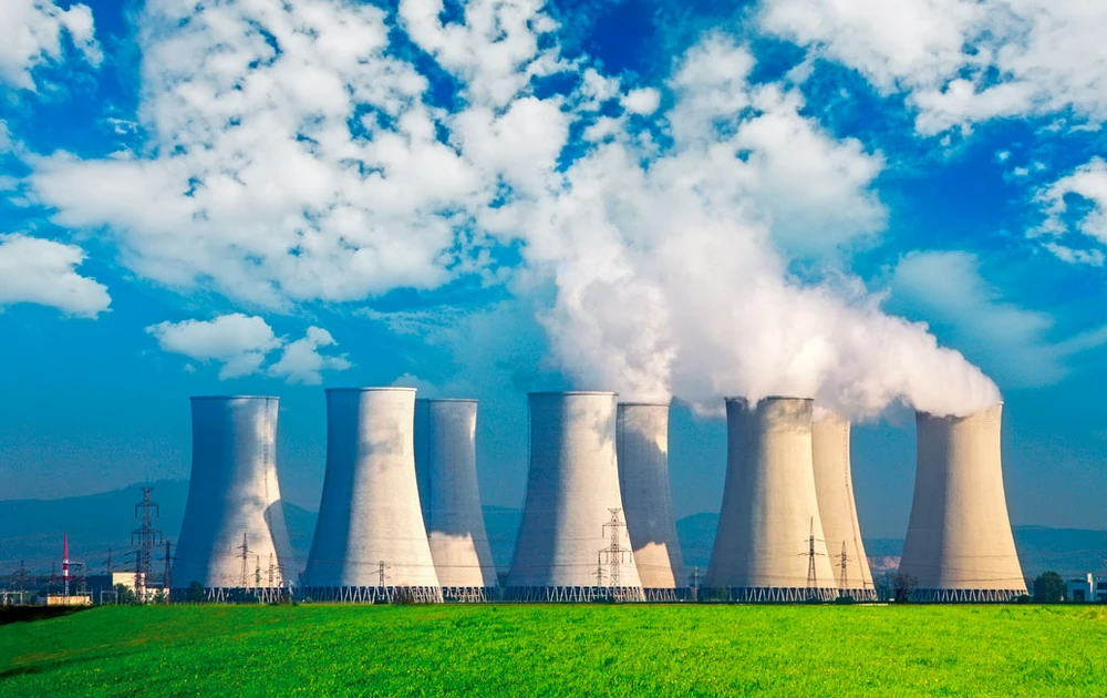 Điện hạt nhân phối hợp cùng điện tái tạo là xu thế nhiều nước đang triển khai trong chuyển đổi cơ cấu nguồn điện.