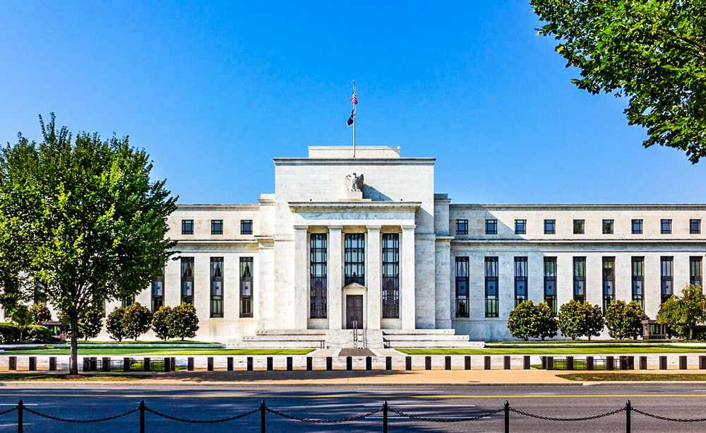 Fed tạm thời giữ nguyên lãi suất nhưng dự kiến sẽ tăng 3 lần trong năm 2022.