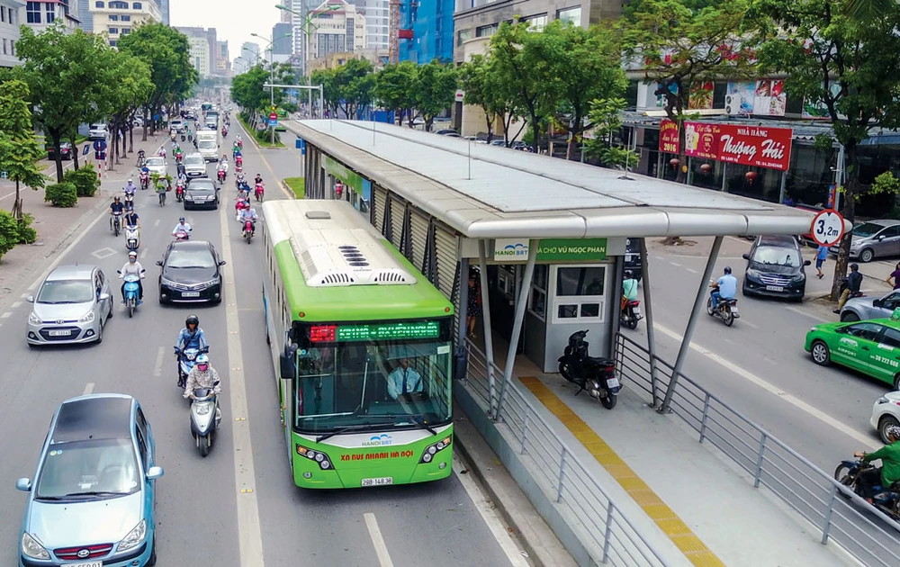 Bài toán giao thông TPHCM:Từ “buýt nhanh” đến “buýt xanh“?