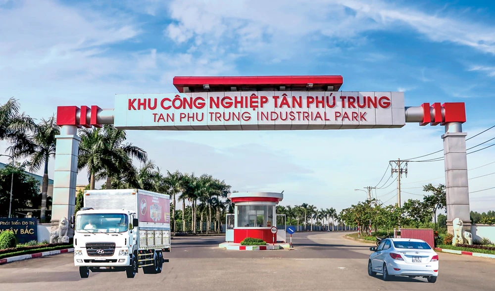 Sự tồn tại của KCN Tân Phú Trung - nơi tập trung các ngành nghề gây ô nhiễm, sẽ là một thách thức khi lên TP Củ Chi. 