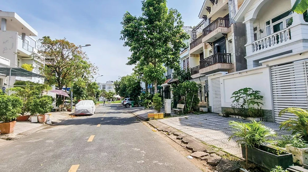 Một góc khu đô thị An Phú - An Khánh. Người mua nhà đã 22 năm vẫn không có giấy chủ quyền do lùng nhùng chuyện tiền sử dụng đất.