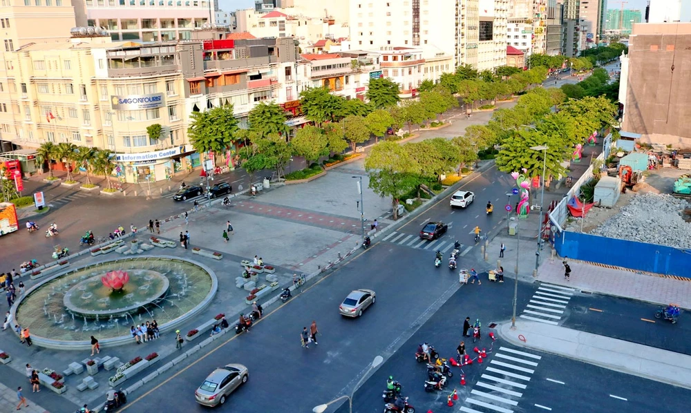 Rào chắn metro trên đường Lê Lợi đã được tháo dỡ, và dự kiến đây sẽ là phố đi bộ thứ 3 của TPHCM.