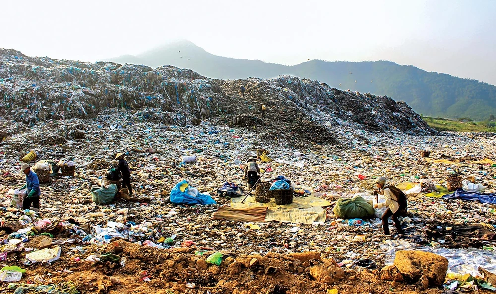 Bãi rác Khánh Sơn (Đà Nẵng) là điểm nóng về ô nhiễm môi trường.