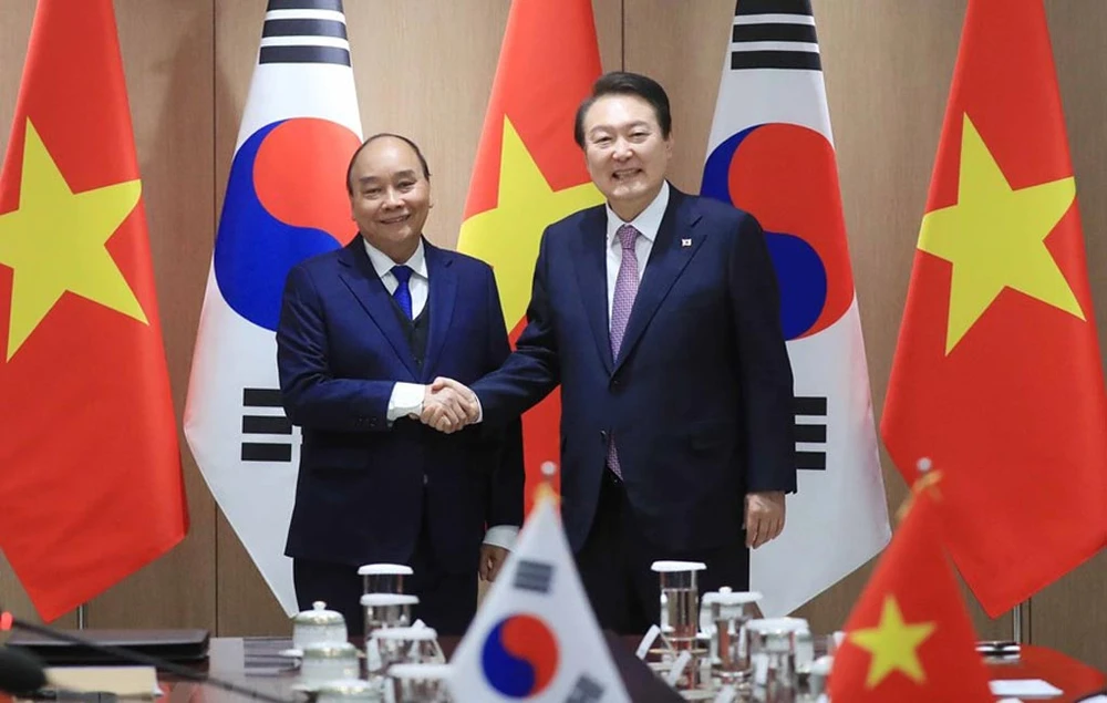 Chiều 5-12 tại thủ đô Seoul, Chủ tịch nước Nguyễn Xuân Phúc hội đàm với Tổng thống Hàn Quốc Yoon Suk Yeol. (Ảnh: TTXVN) 