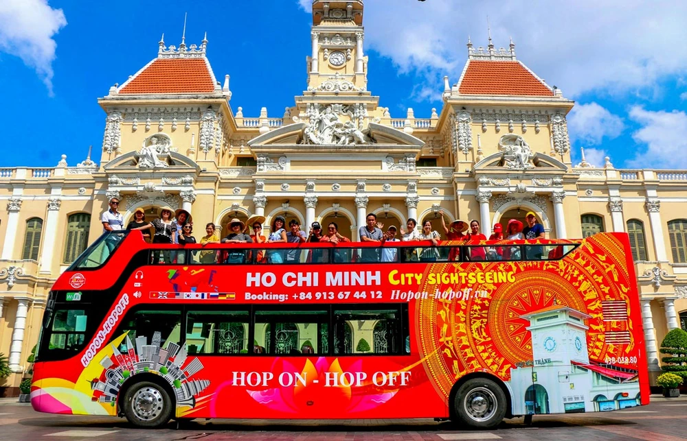 Sản phẩm mới của TPHCM: Xe buýt 2 tầng sẽ đưa du khách tham quan "Ký ức Sài Gòn xưa - Free Walking Tour".