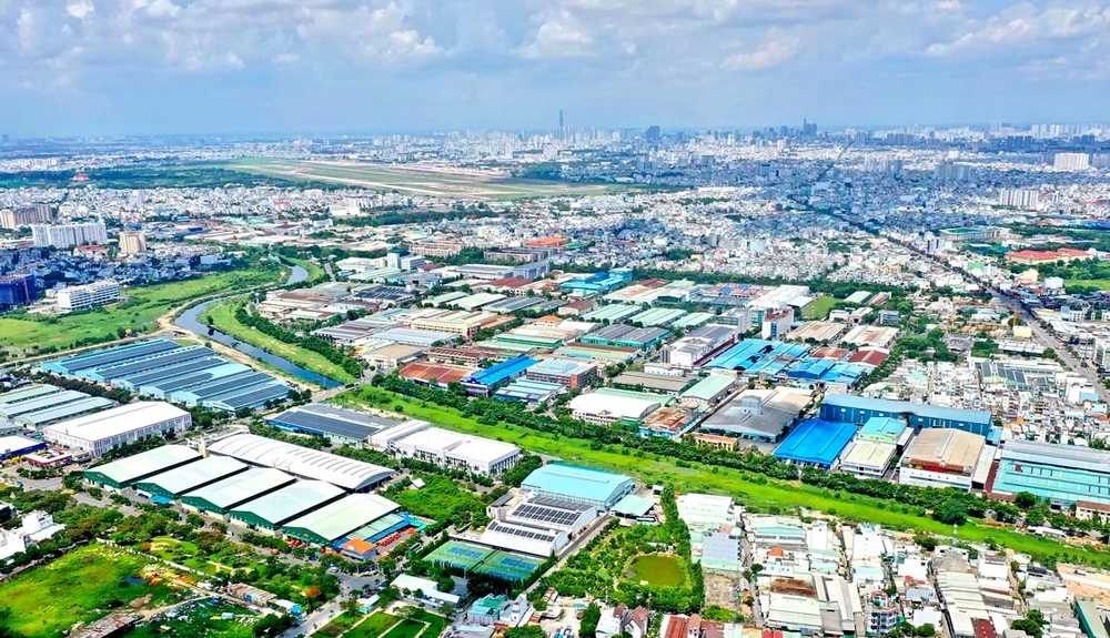 Khu công nghiệp Vĩnh Lộc sẽ cách KCN Phạm Văn Hai I và Phạm Văn Hai II khoảng 6km Ảnh: HOÀNG HÙNG