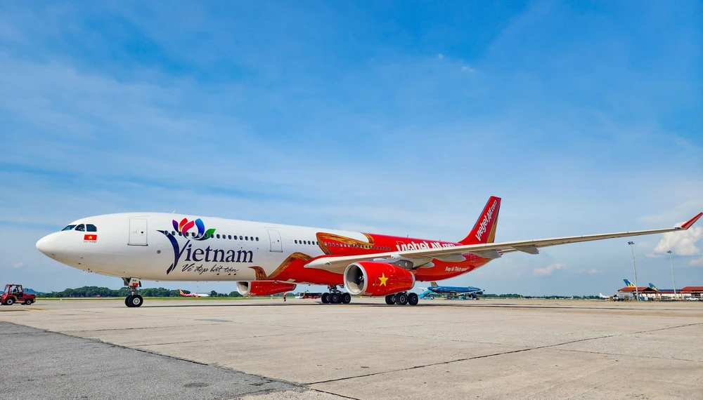 Vietjet đón tàu bay A330 cùng biểu tượng du lịch Việt Nam