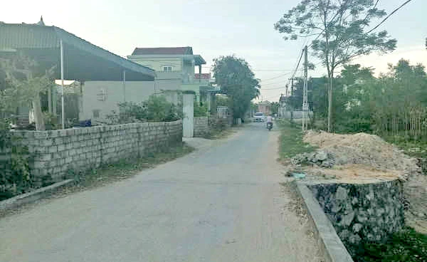 Do sống “nhầm” trên đất tỉnh khác nên 270 hộ dân ở xóm 10, xã Quỳnh Lộc đến nay vẫn chưa được cấp giấy CNQSDĐ