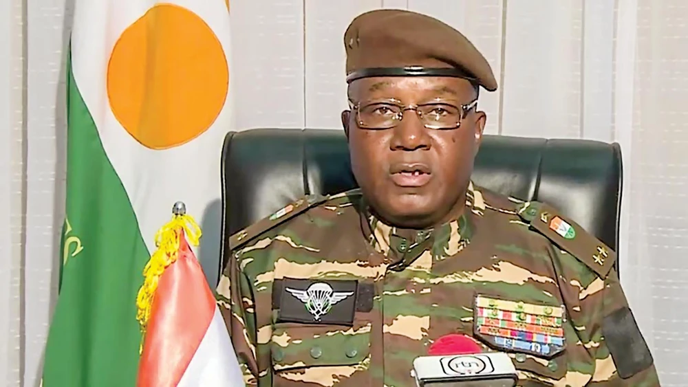 Tướng quân đội truất phế Tổng thống Niger xuất thân từ đâu?