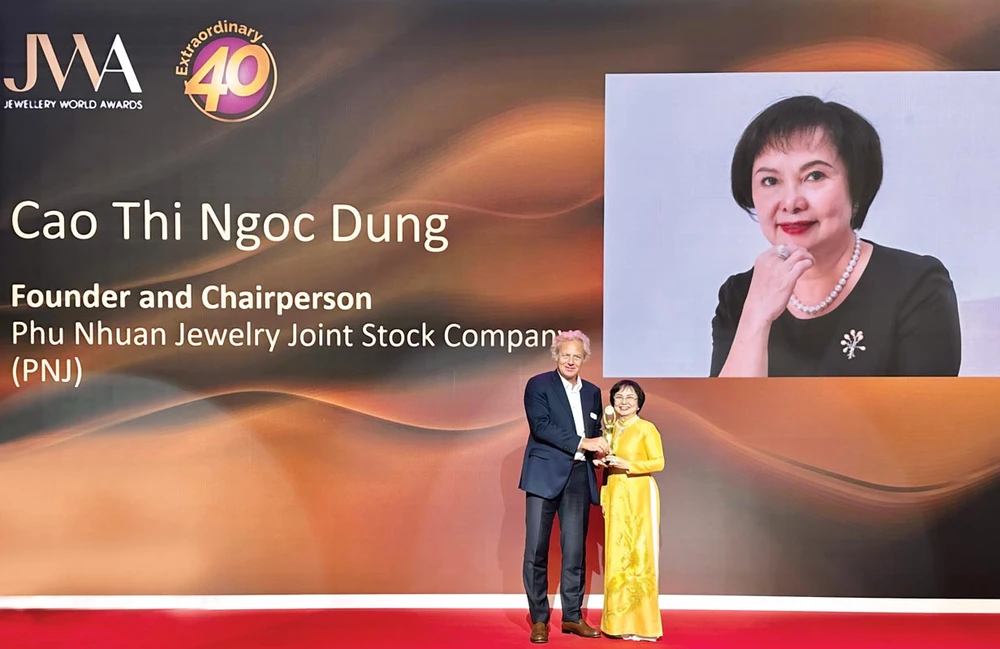 Bà Cao Thị Ngọc Dung, Chủ tịch HĐQT PNJ được vinh danh một trong 40 biểu tượng xuất sắc nhất (Extraordinary 40) ngành kim hoàn thế giới. Ảnh: Hoài Anh