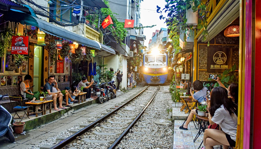 Phố “cà phê đường tàu" độc đáo tại Hà Nội.