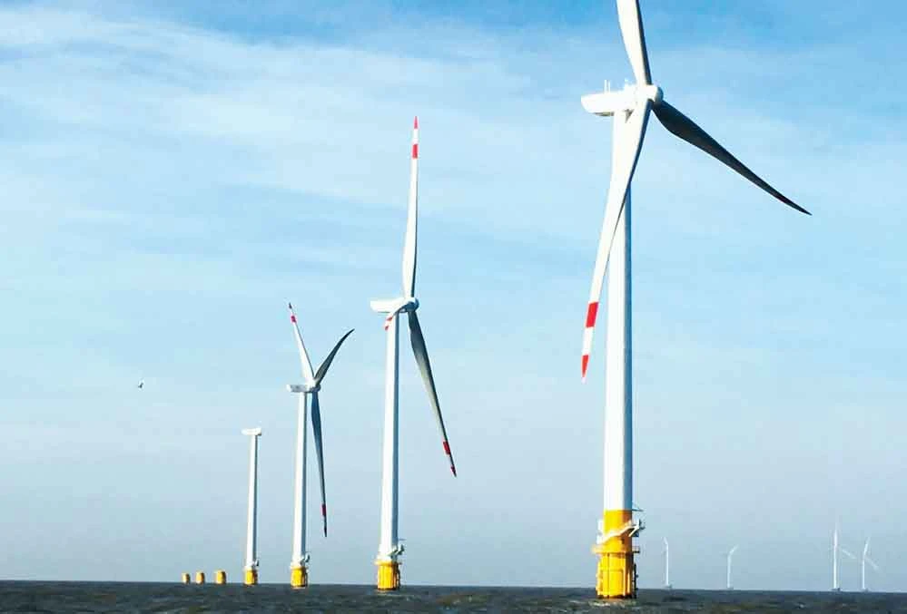 Dự án điện gió V1-3 (thị trấn Tiệm Tôm, Ba Tri) được vận hành thương mại đầu tiên của tỉnh.